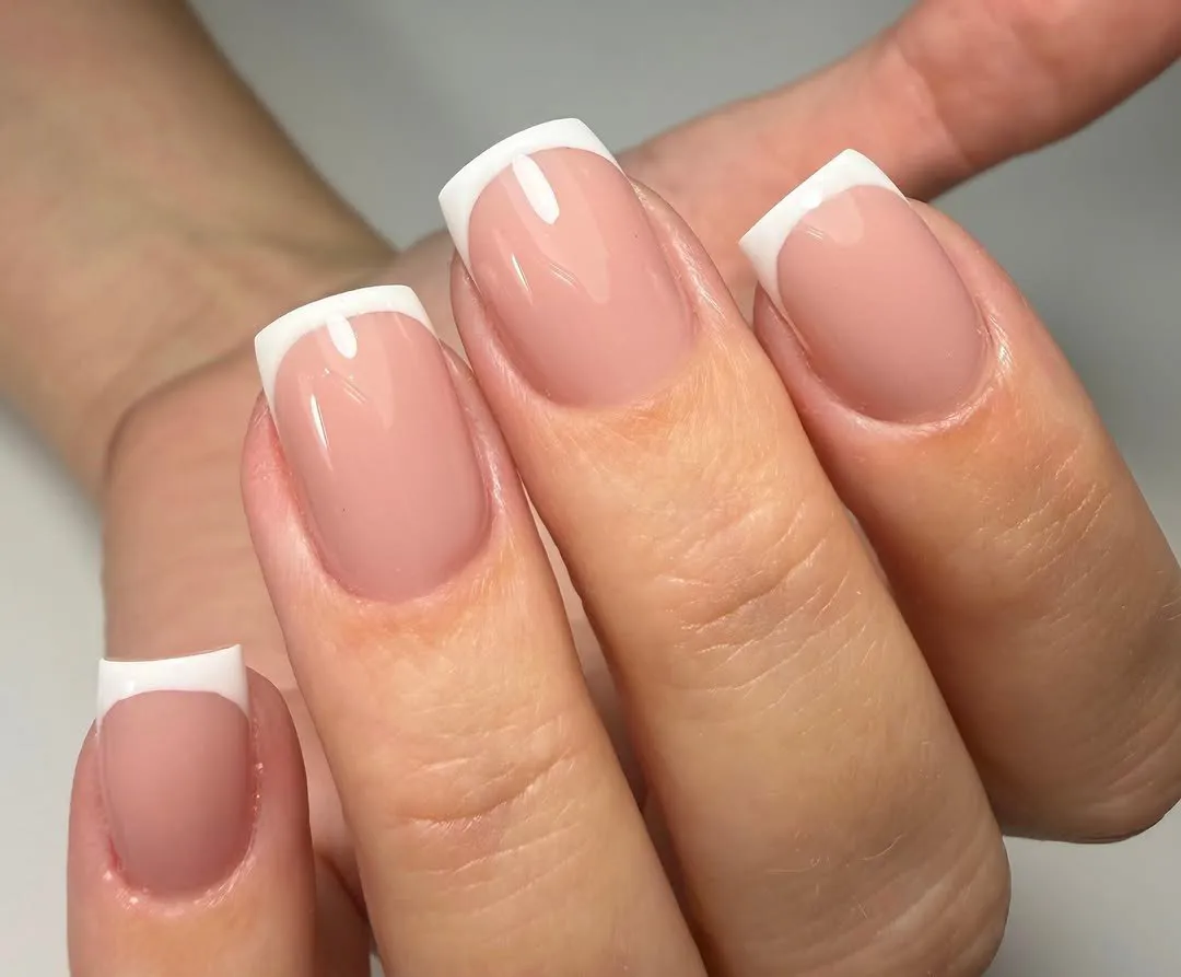 Franču manikīrs ar baltiem galiņiem – WhiteNails darbs